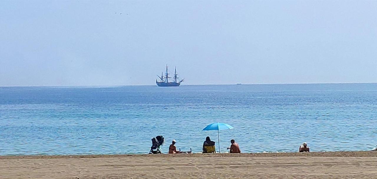 On The Beach! Frente Al Paseo Maritimo, Parking Y Piscina Málaga Eksteriør billede
